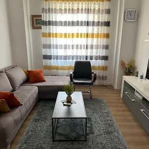 Kelly's Cozy Hideaway - Appartement Tirana